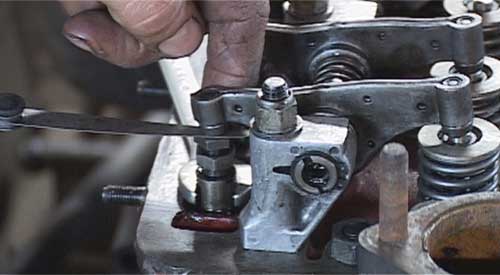 Setting valve clearances