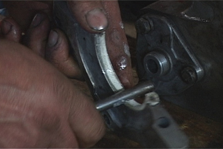 Fitting engine crankshaft seals